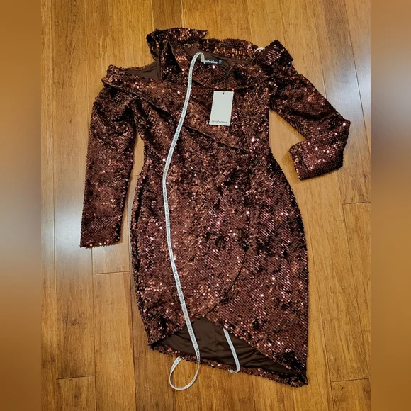 Lavish Alice maya velvet sequin asymmetric mini dress in chocolate - Picture 5 of 8